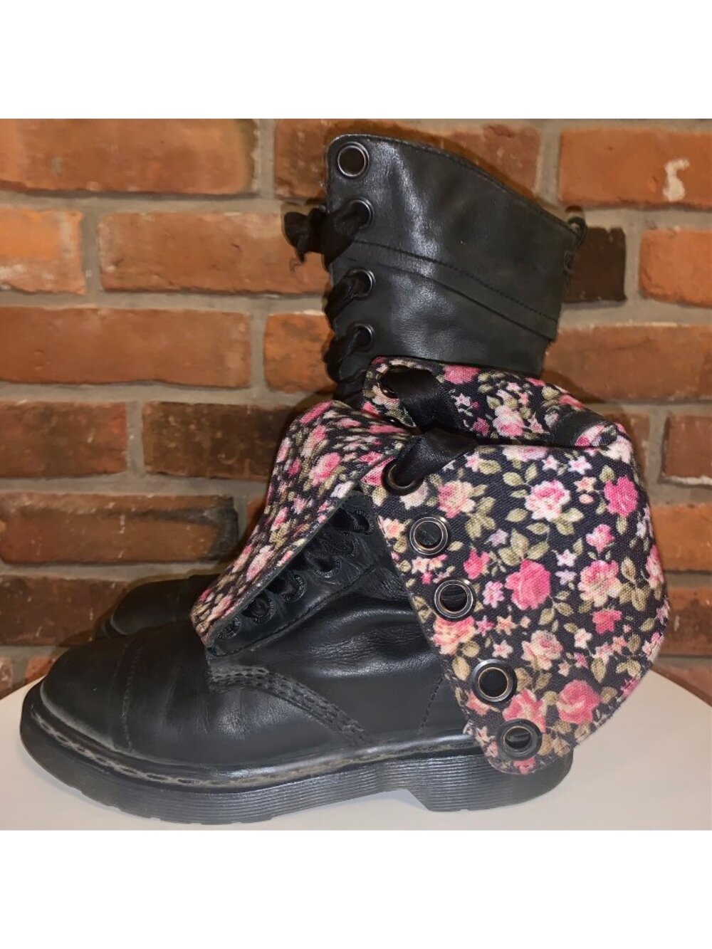 Dr. Martens Womens Black Floral Foldover Triumph Combat Boots Size 6